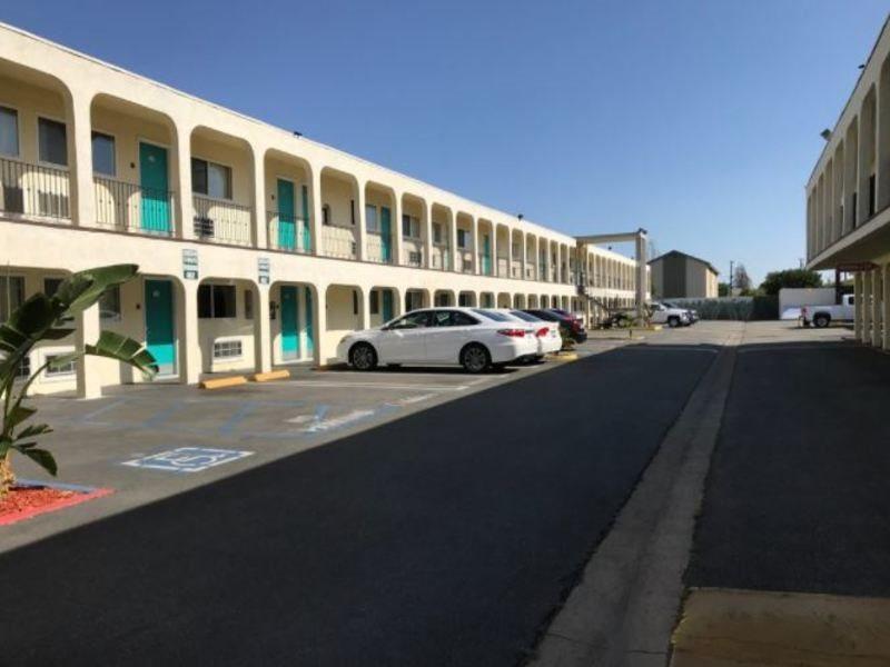 Anaheim Executive Inn & Suites Екстериор снимка