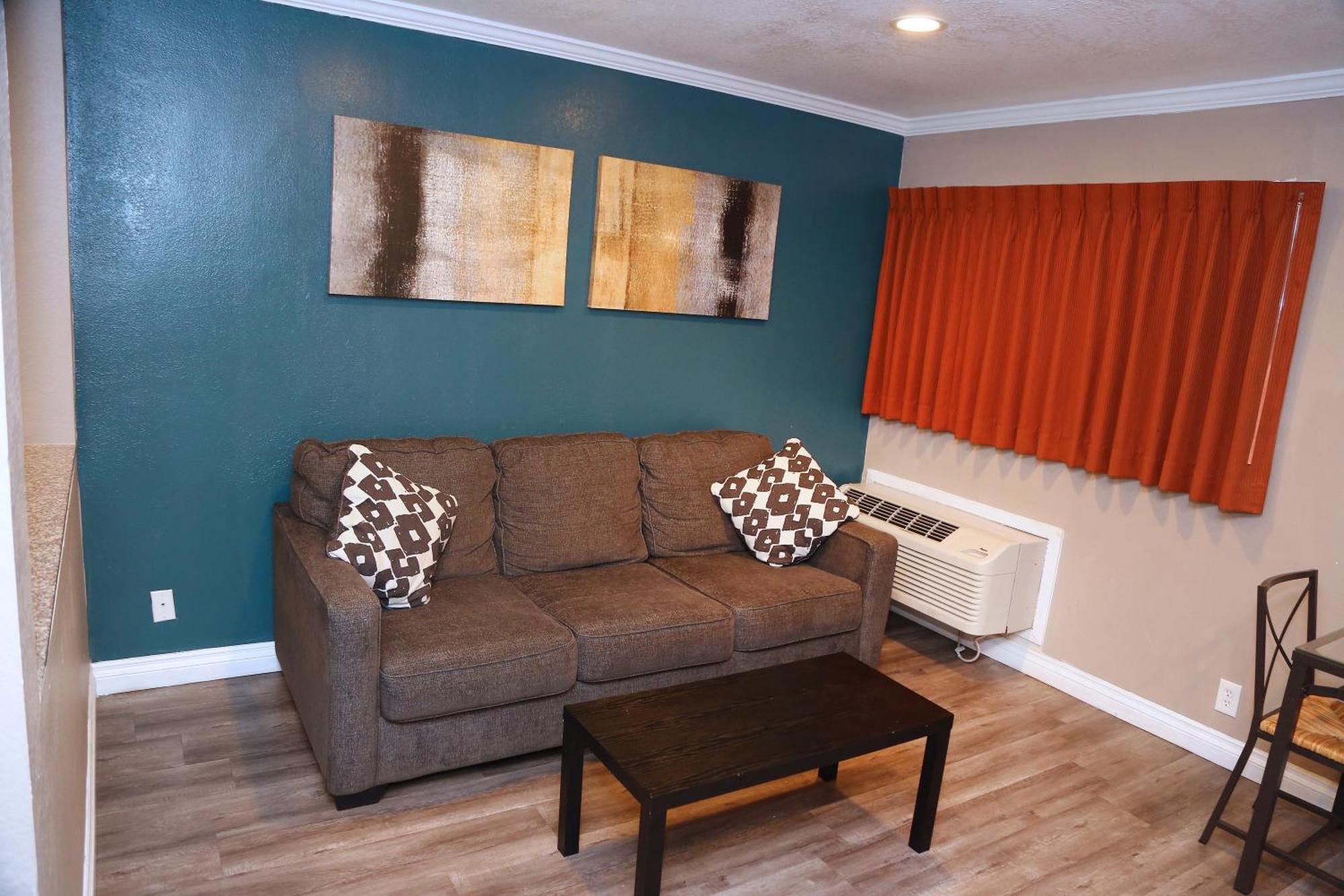 Anaheim Executive Inn & Suites Стая снимка