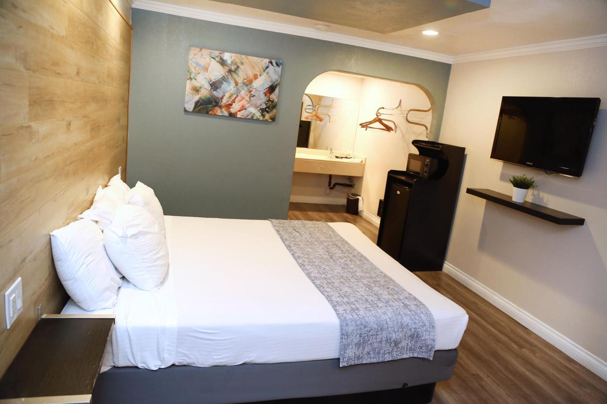 Anaheim Executive Inn & Suites Стая снимка